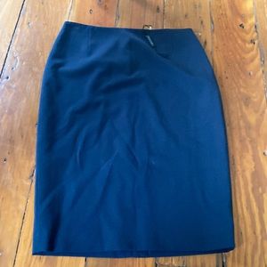 Like new size 2 navy Elie Tahari pencil skirt